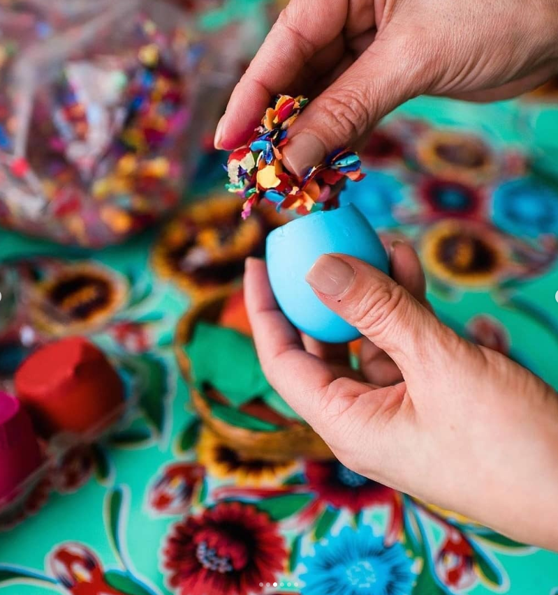 > </p>
<h3> Diseño colorido y sostenible </h3>
<p> <br> <br> Vamos a sumergirnos por qué estos huevos llenos de confeti son un éxito para cualquier festividad. Cada cartón contiene un ** huevos de confeti de 18 paquetes **, empaquetados en cartones de cartón de tonos terrosos que no solo son duraderos sino también ecológicos. Los huevos en sí mismos brillan en colores audaces y modernos que incluyen rosa fuerte, amarillo soleado, verde azulado refrescante y púrpura clásico. Estos tonos irresistibles los hacen visualmente encantadores incluso antes de que los abran. <br> <br> Los materiales sostenibles utilizados tanto para las cáscaras de huevo como para el embalaje aseguran que pueda celebrar de manera responsable. Hechos para ser biodegradables, estos huevos de confeti son un guiño a Ningbo Easter Egg Technology Co., el compromiso de LTD de cuidar nuestro planeta sin comprometer la creatividad y la diversión. <br> <br> </p>
<h3> Una explosión de diversión colorida </h3>
<p> <br> <br> Lo que realmente distingue a estos huevos es la magia oculta dentro. Una vez agrietado, cada huevo libera una cascada de vibrantes confeti en varios tonos vívidos, elevando instantáneamente la atmósfera. Ya sea que esté planeando una fiesta de cumpleaños, una celebración de Pascua o un envío de bodas, estos huevos llenos de confeti traen un elemento inolvidable de sorpresa y alegría. <br> <br> Imagine una explosión espontánea de color en una fiesta sorpresa o un toque alegre para las reuniones de vacaciones; Estos huevos están diseñados para hacer que los momentos sean memorables. Su forma perfectamente redondeada y su construcción liviana permiten a todos involucrarse en la diversión destrozada. No es solo confeti, es una explosión de la felicidad que convierte los momentos ordinarios en extraordinarios. <br> <br> </p>
<h3> Perfecto para cualquier ocasión </h3>
<p> <br> <br> Estos ** huevos de confeti ecológicos ** atienden a una variedad de ocasiones, lo que demuestra su versatilidad y encanto. Sorprenda a sus seres queridos en las reuniones familiares, alegren las cacerías de huevos de Pascua o úselos para celebrar eventos de hitos. El embalaje audaz y los materiales biodegradables los hacen fáciles de transportar, almacenar y eliminar de manera responsable, asegurando la preparación sin complicaciones para sus fiestas. <br> <br> Ningbo Easter Egg Technology Co., LTD ha diseñado meticulosamente un producto que fusiona Chic apele con valores ecológicos. Sus huevos llenos de confeti encarnan la esencia de la celebración, que garantizan sonrisas y risas con cada grieta. <br> <br> Si está buscando una forma emocionante y creativa de hacer que cada ocasión sea inolvidable, estos huevos llenos de confeti ** 18 ** son su pareja perfecta. ¡Agrégalos al repertorio de su fiesta y deje que comience la colorida diversión! </p></div></article></div><div class=