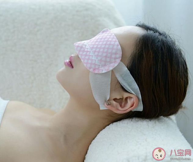Erleben Sie eine futuristische Eleganz mit einer Kristallmaske
