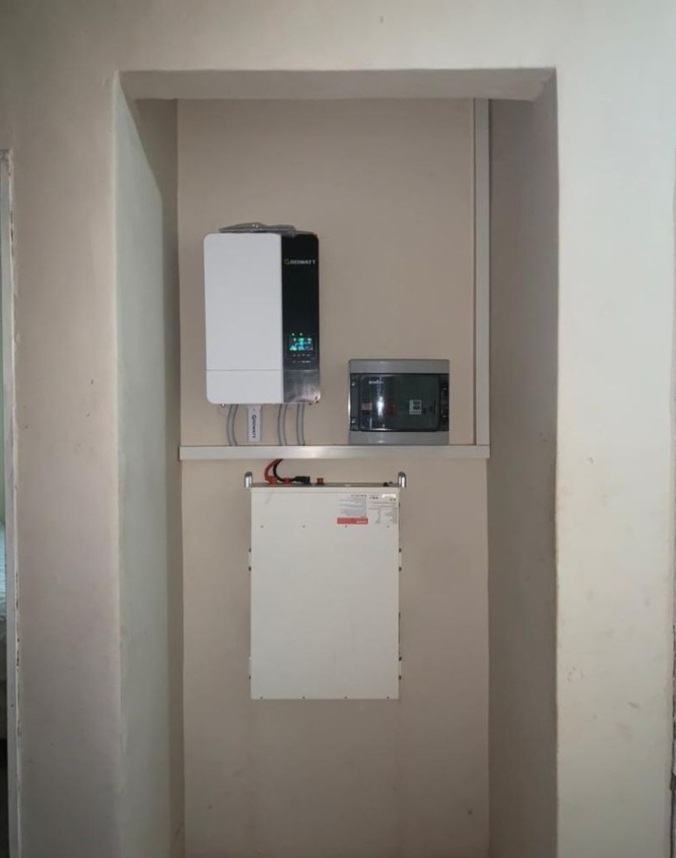 Pålitlig solenergilagring i Zimbabwe: Hicorenergy I-Box 48100R & Growatt Inverter Installation