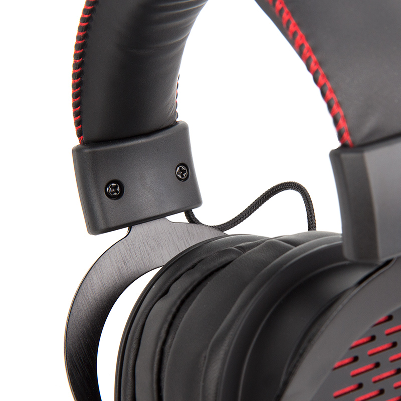 studio headphones for podcasting