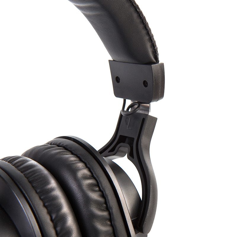 monitor headphones for podcasting