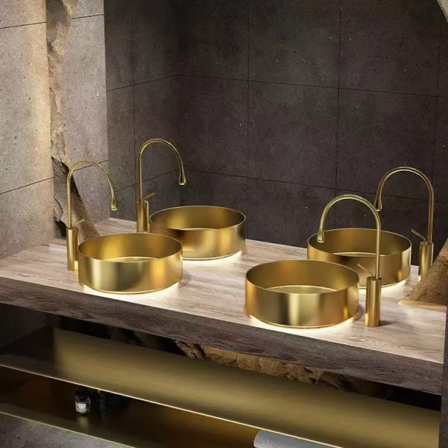 Elegantes lavabos de acero inoxidable dorado: un lujo redefinido