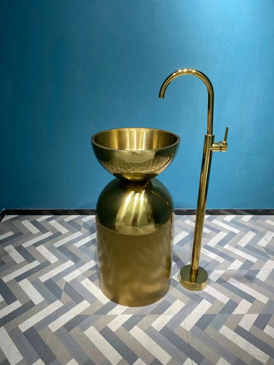 Transform Your Bathroom with a Luxury Pedestal Basin