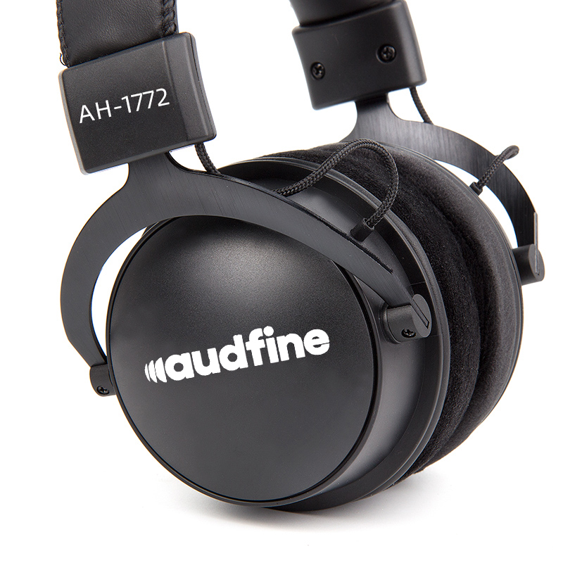 studio monitor headphone